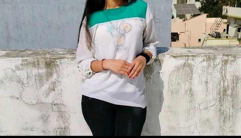 T-shirt With Shrug