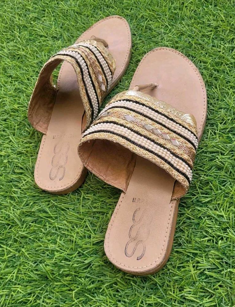 Flat Chappal