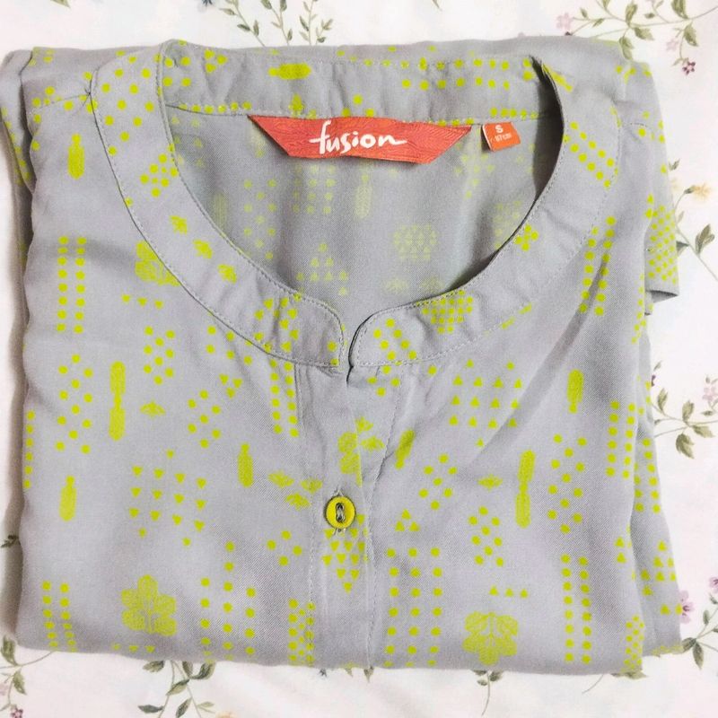 Sleevless  Grey Kurta /size Small /light Weight Co