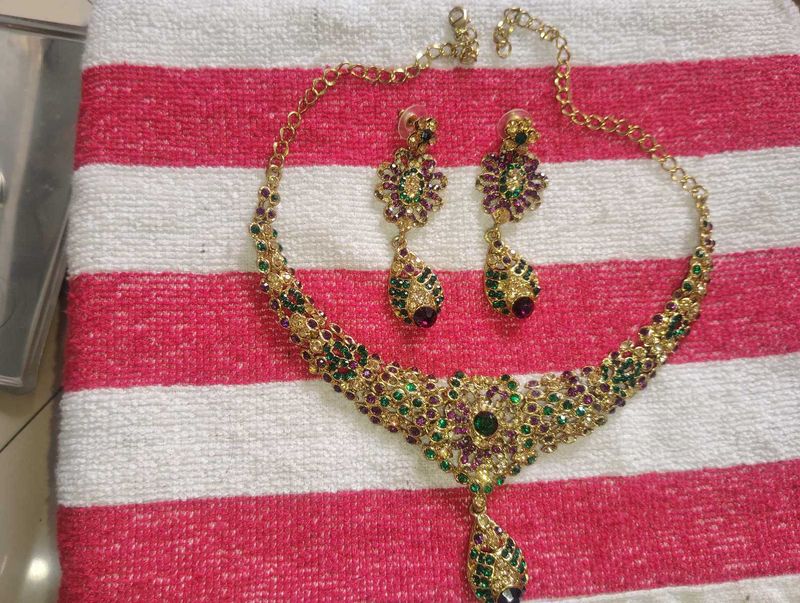 Elegant Gold Tone Necklace &amp; Earring Set