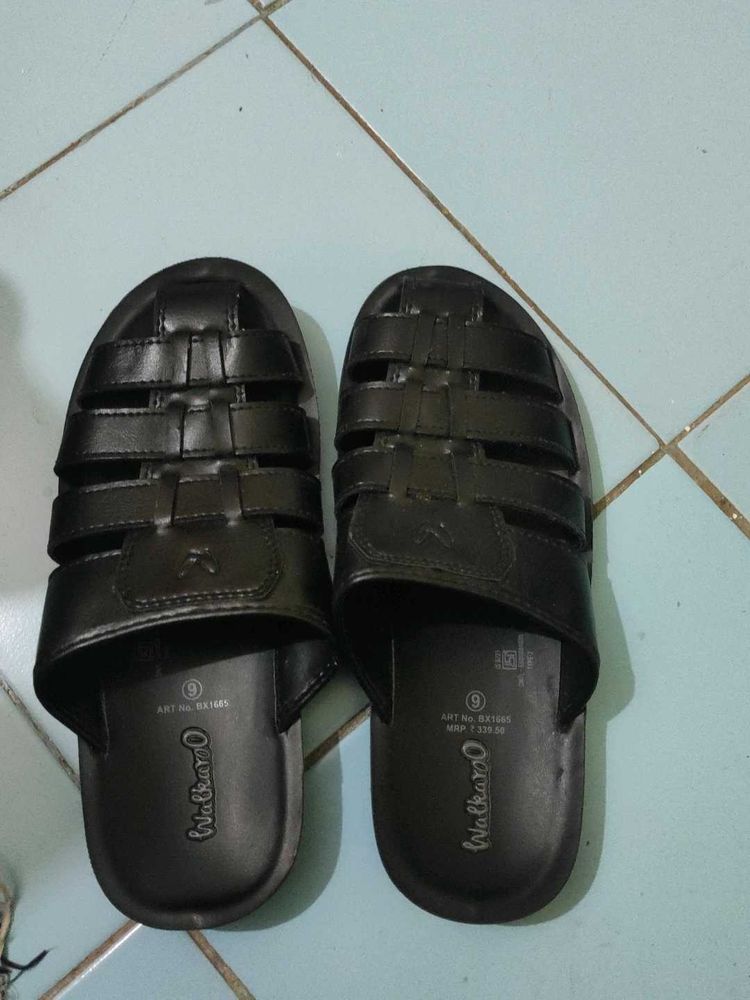 Walkaroo Black Sandals - Size 9