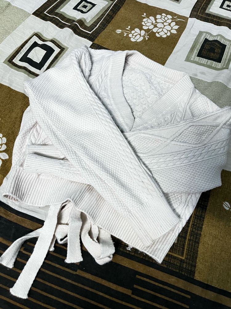 White Knit cropp sweater