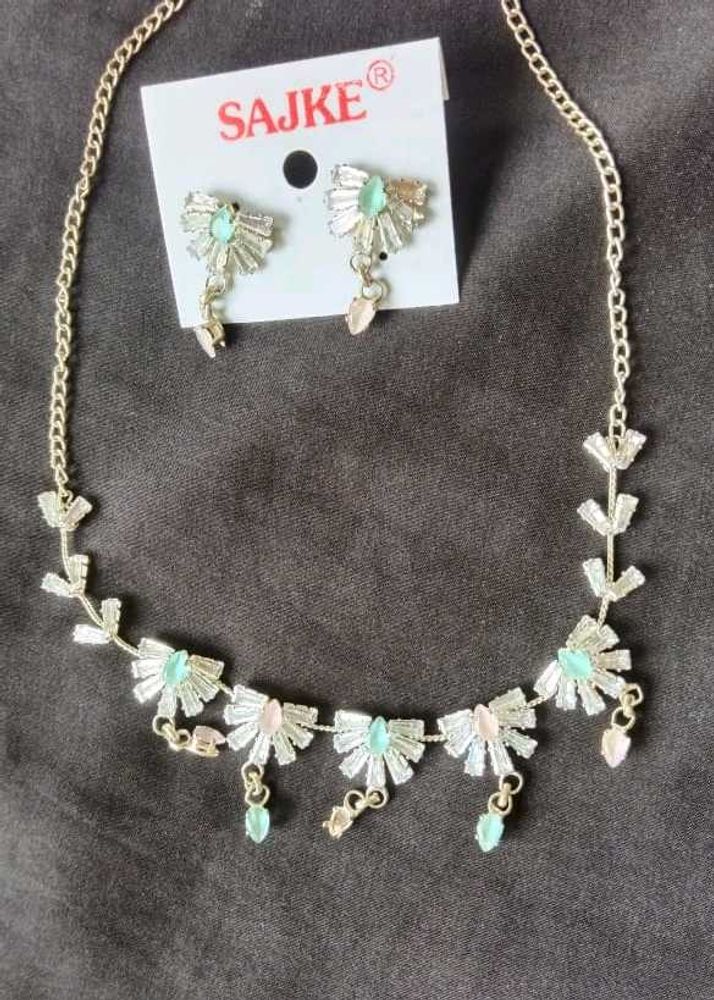 Cute Silver Tone Necklace &amp; Earring Set