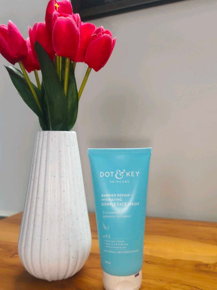 Dot &amp; Key Face Wash