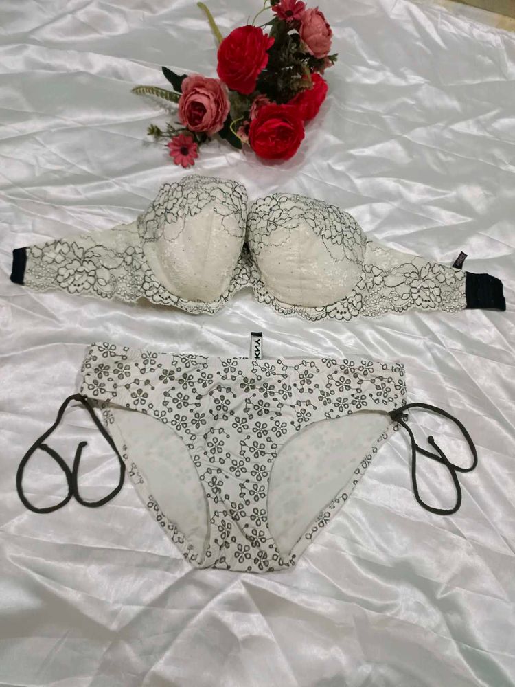 Imported Victoria&#39;s Secret Bra Panty Set