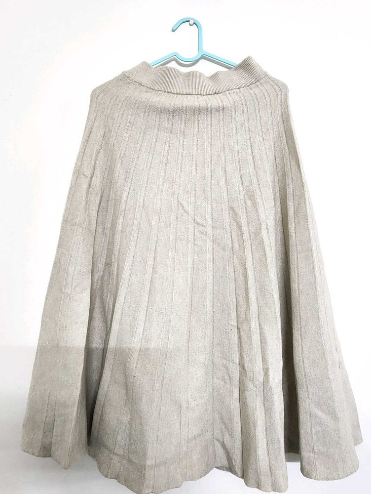 Elegant Beige Knit Skirt