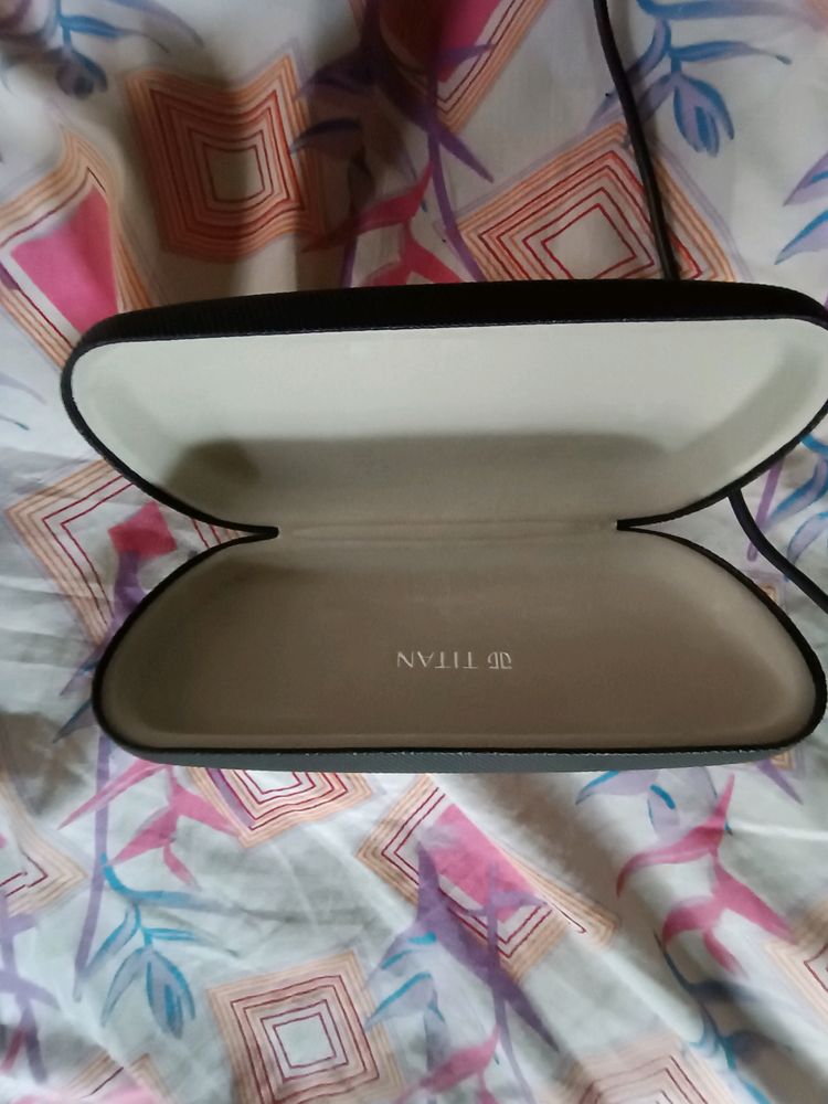Titan Specs/ Cooling Glass/ Sunglasses Case