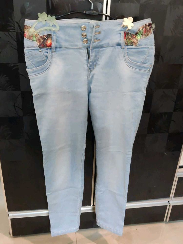 Stylish Light Wash Jeans
