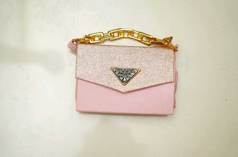Beautiful Pink 🩷 Glitter Sling Bag