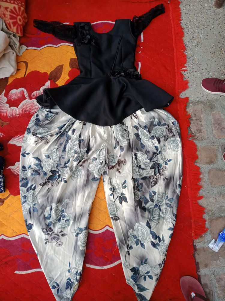 Crop Top With Lungi