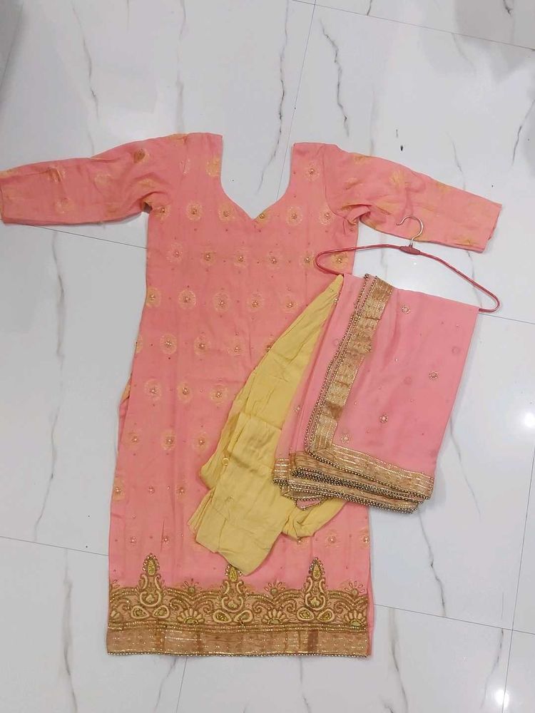 Suit Set With Dupatta And Pants