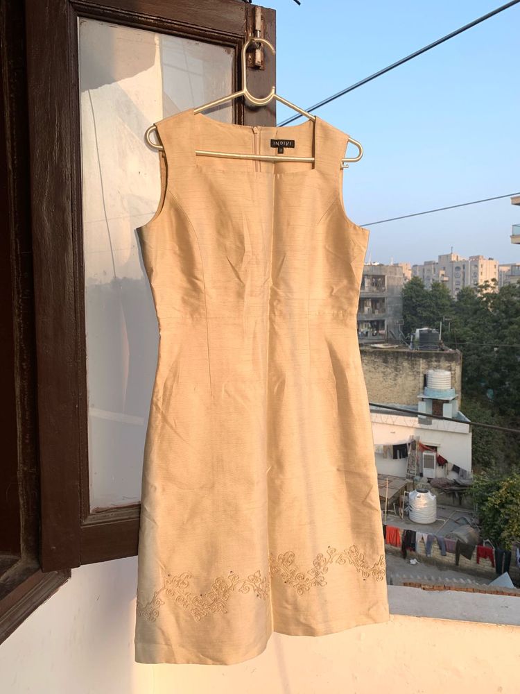 Elegant Sleeveless Beige Dress