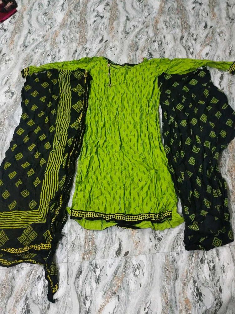 Green &amp; Black Salwar Suit