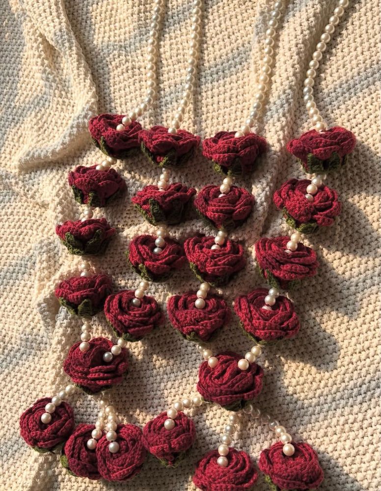Crochet Rose Pearl garland