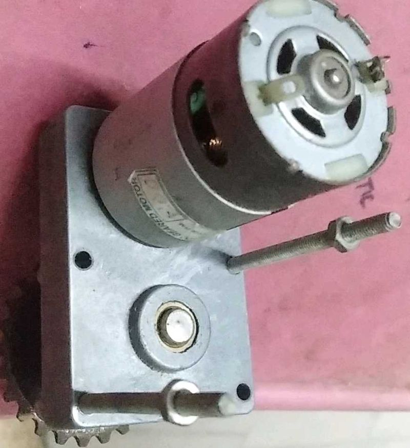 Square Box Geared Motor 200 RPM Heavy Torque
