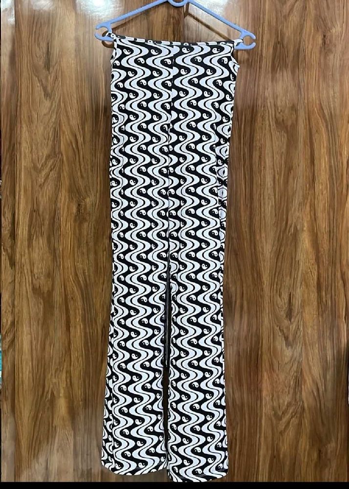 Patterned Black &amp; White Skinny Leggings