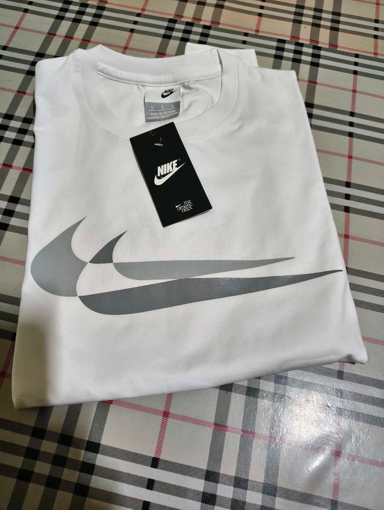 Nike Graphic Tee