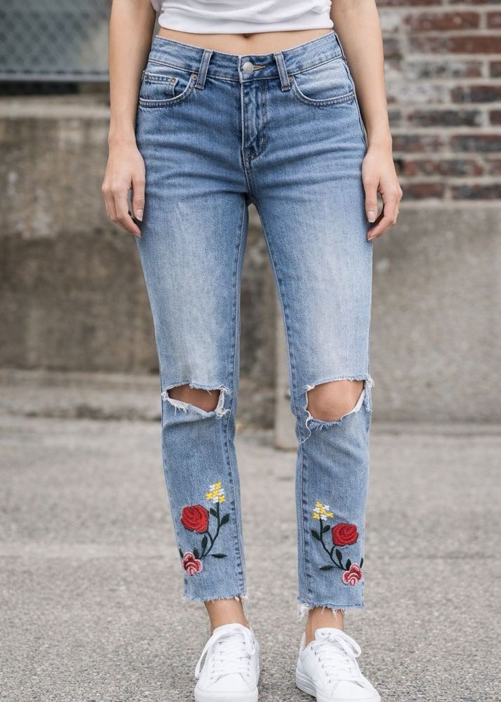 Floral Embroidered Ripped Jeans 🌹