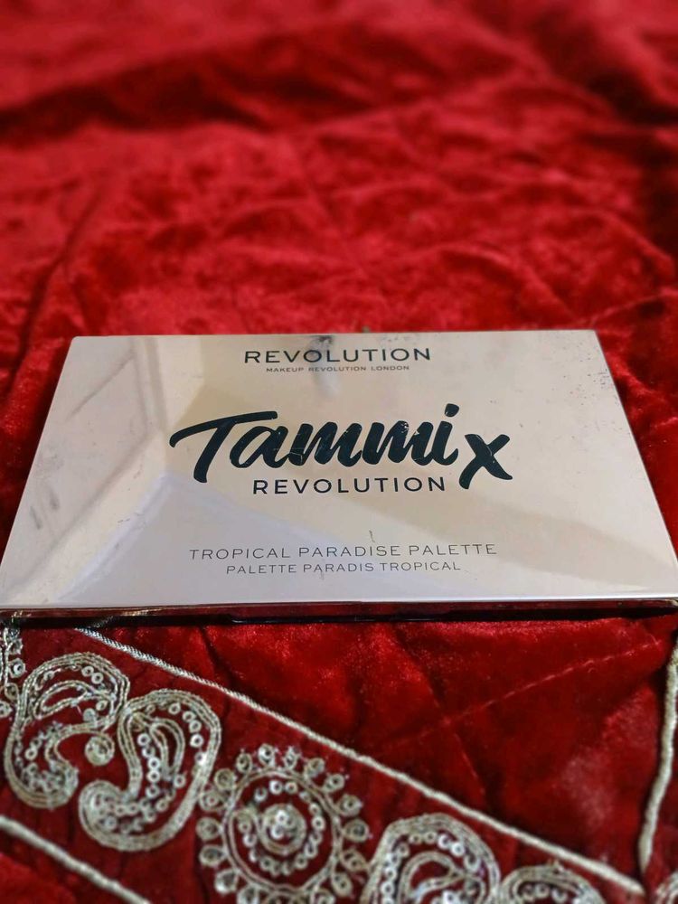 Makeup Revolution Eyeshadow Pallette