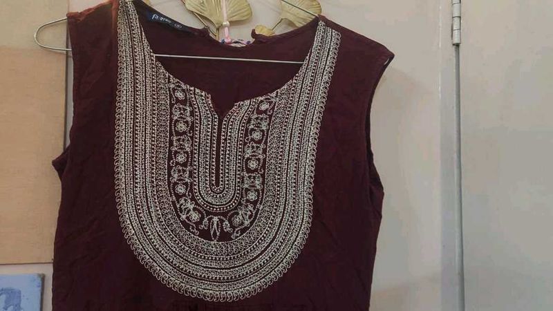 Embroidered Sleeveless Kurta