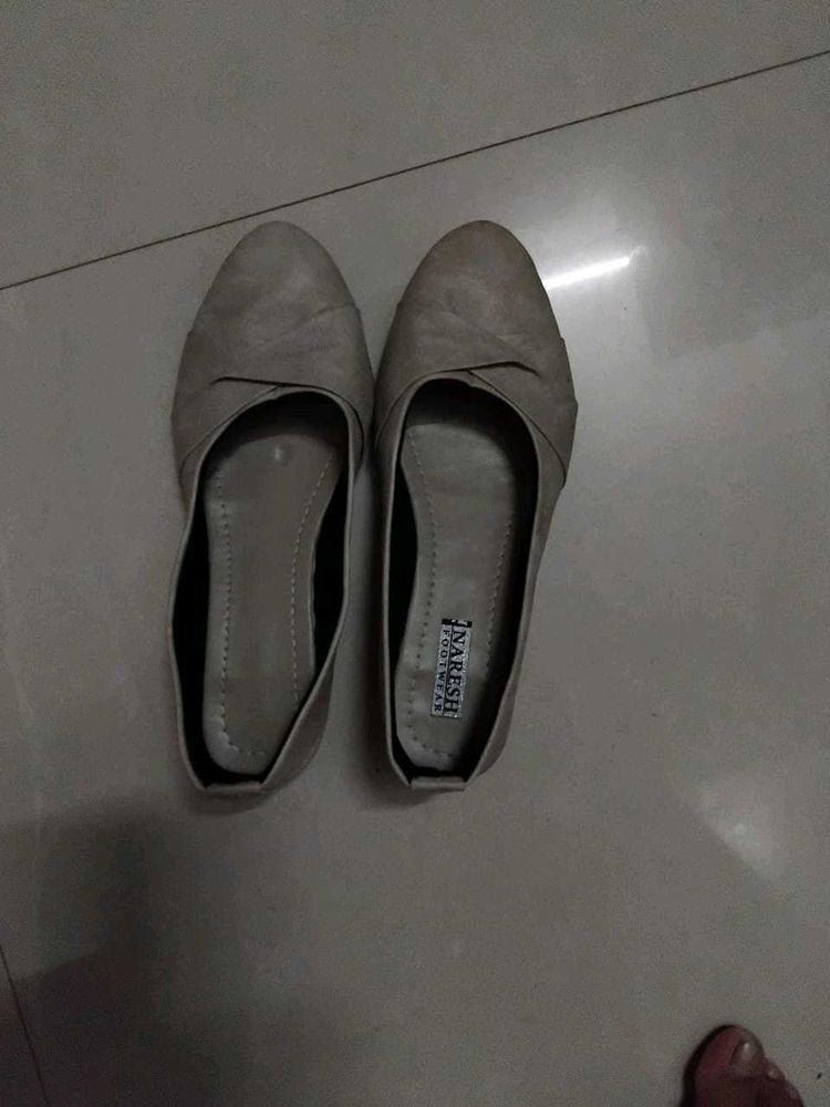 Elegant Beige Ballerinas