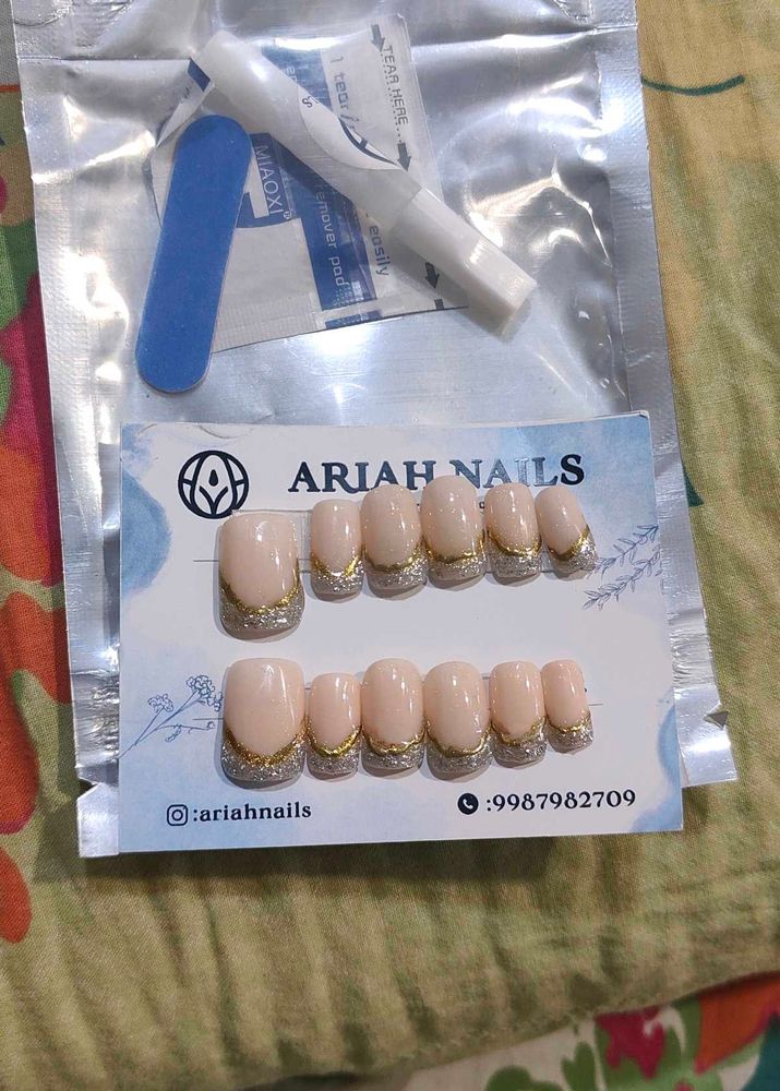 Press-On Nails: French Tip Glitter