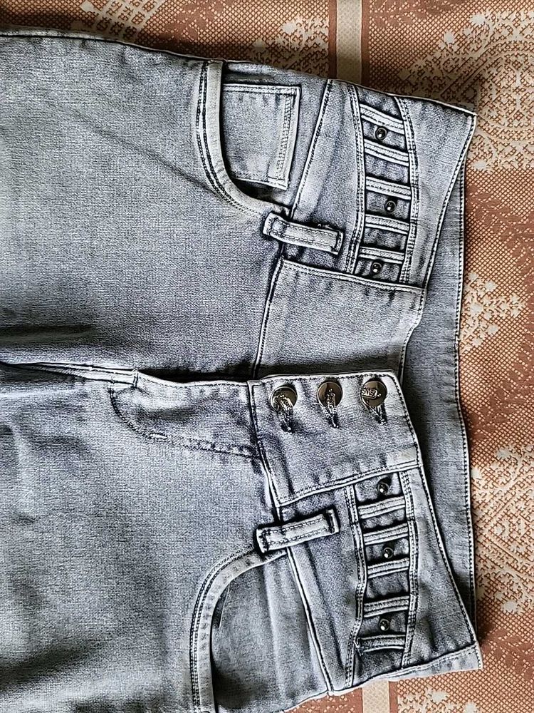 Beautiful &amp;Stylish Grey Denim jeans 🩶