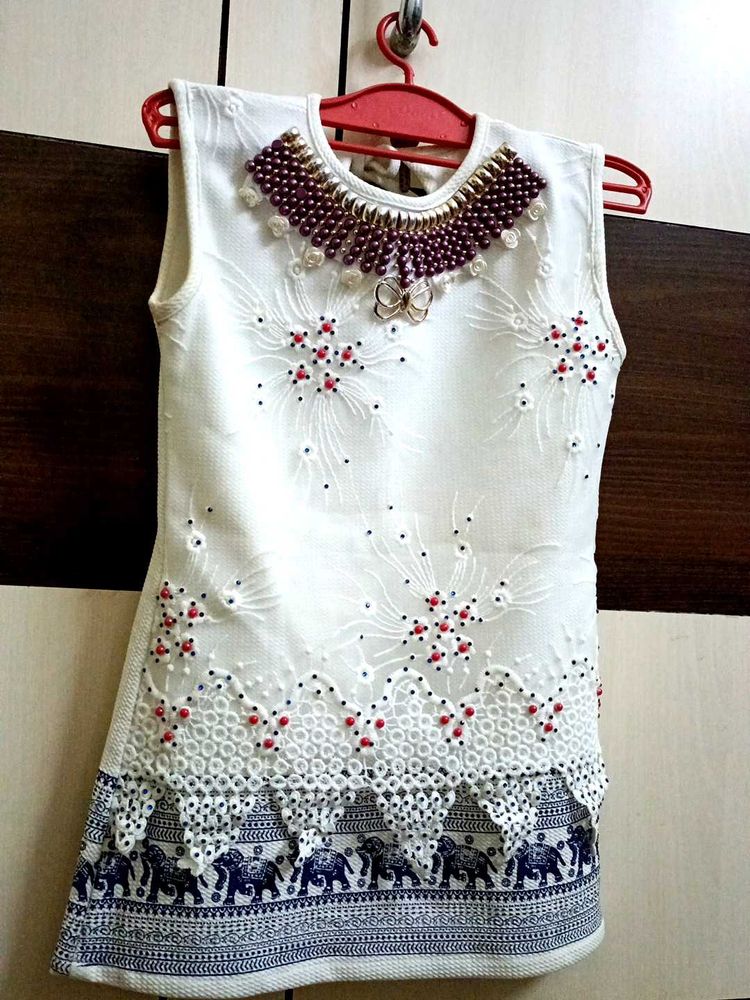 Girlish Bful Sleeveless Top 😍