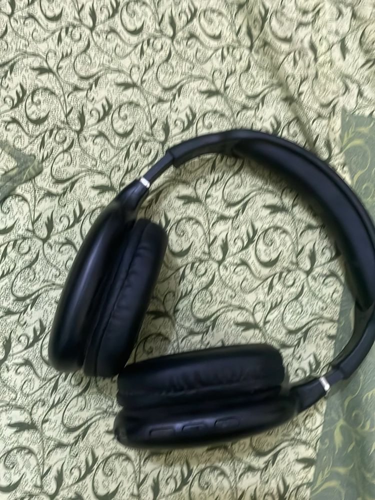 Black Wireless Headphones