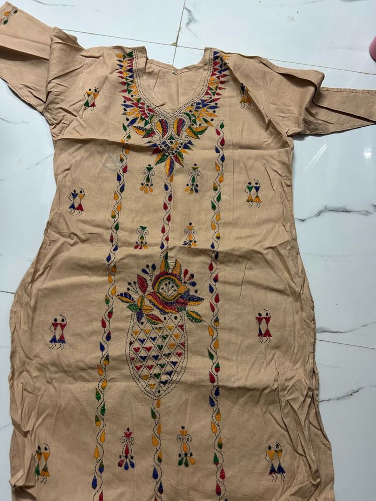 Woman beige Embroidered Kurta