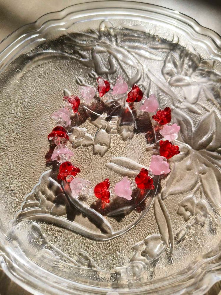 Floral Glass Lily Bracelet