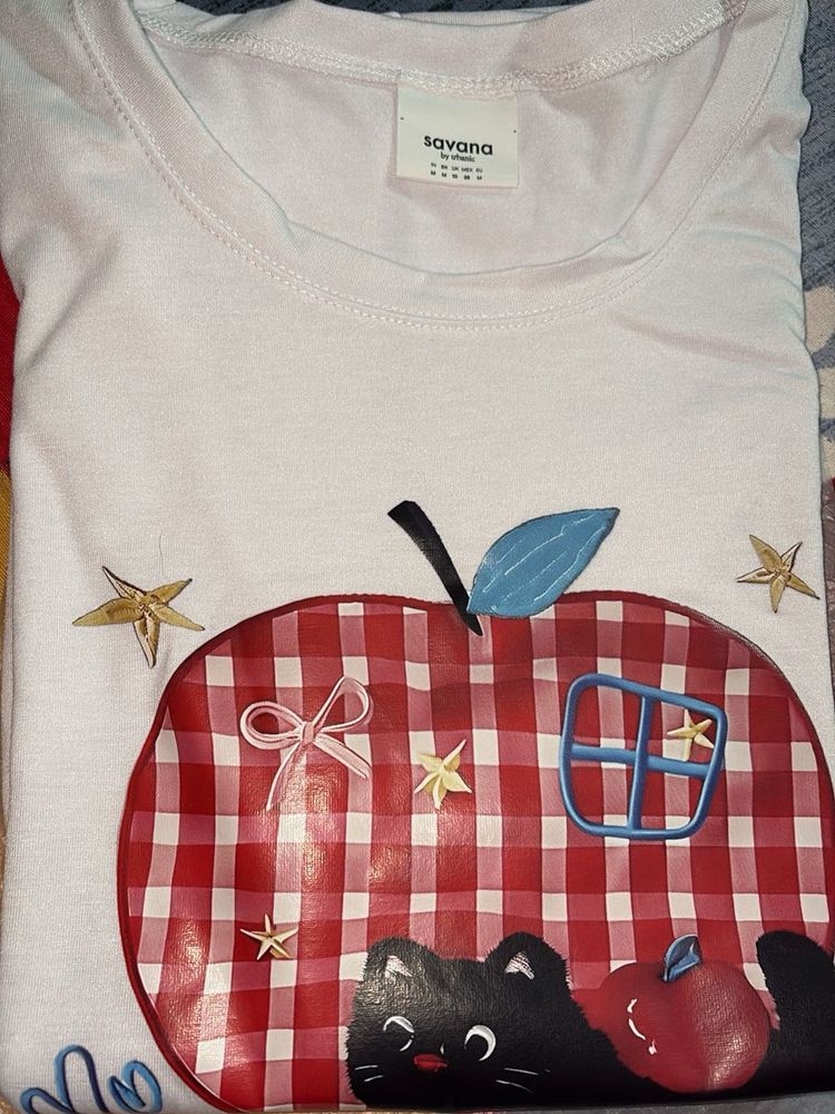 Savana Graphic Tee - Apple &amp; Cats - Size M