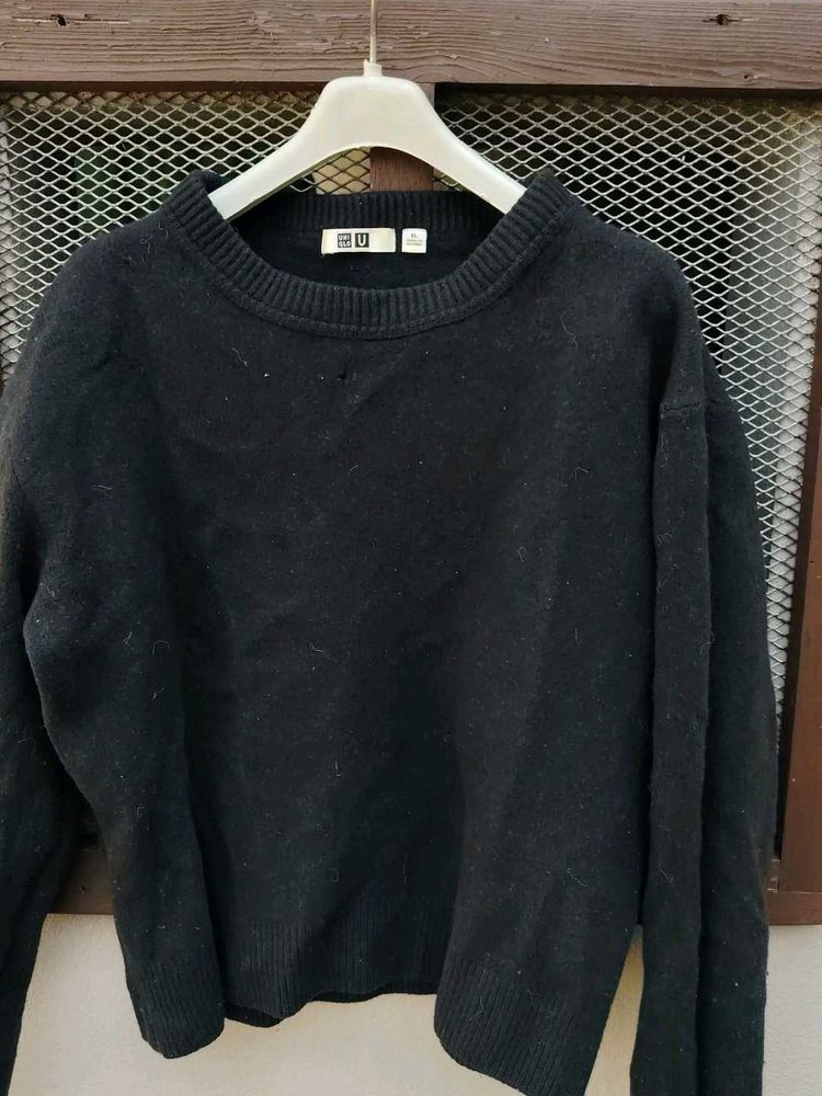 Uniqlo Black Sweater
