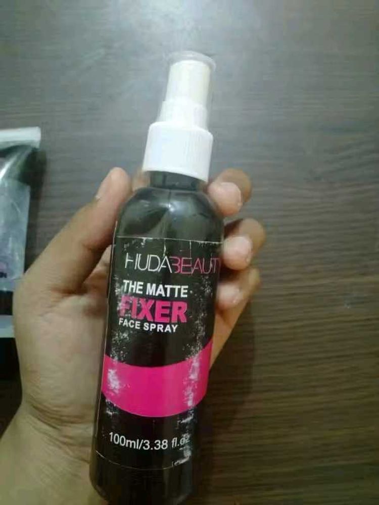 Huda Beauty Matte Fixer Face Spray