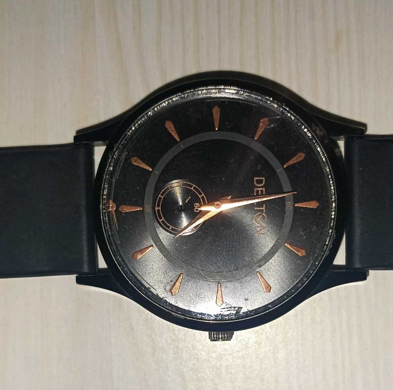 Stylish Black Wristwatch
