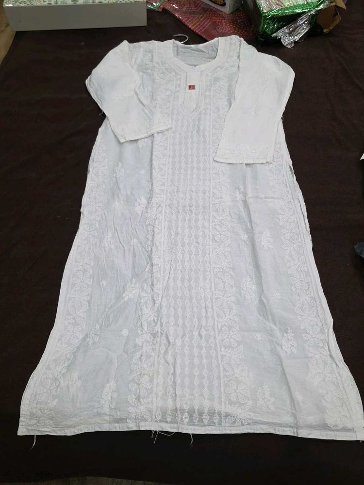 Elegant White Chikankari Kurta