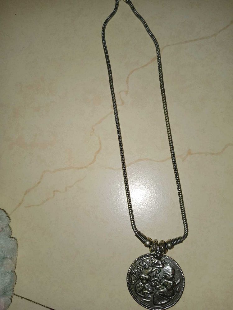 Vintage Silver Tone Pendant Necklace