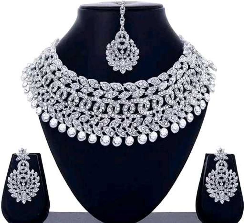 Elegant Silver Jewelry Set