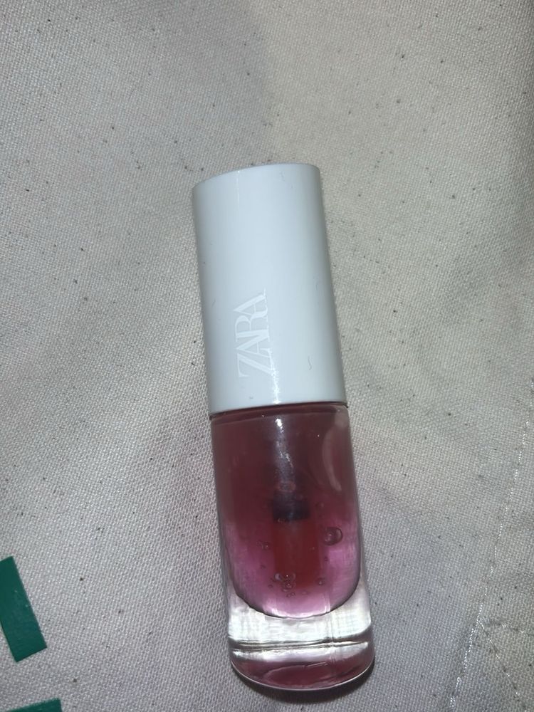 it’s an Zara lip gloss that also works like a tint