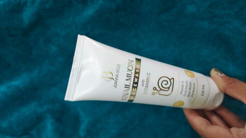 Juanna Belle Snail Mucin Facewash