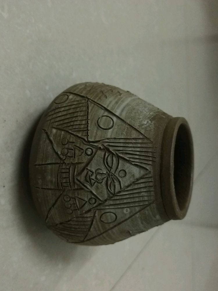 Hand Made Clay Pot Perfect For Ur Table .