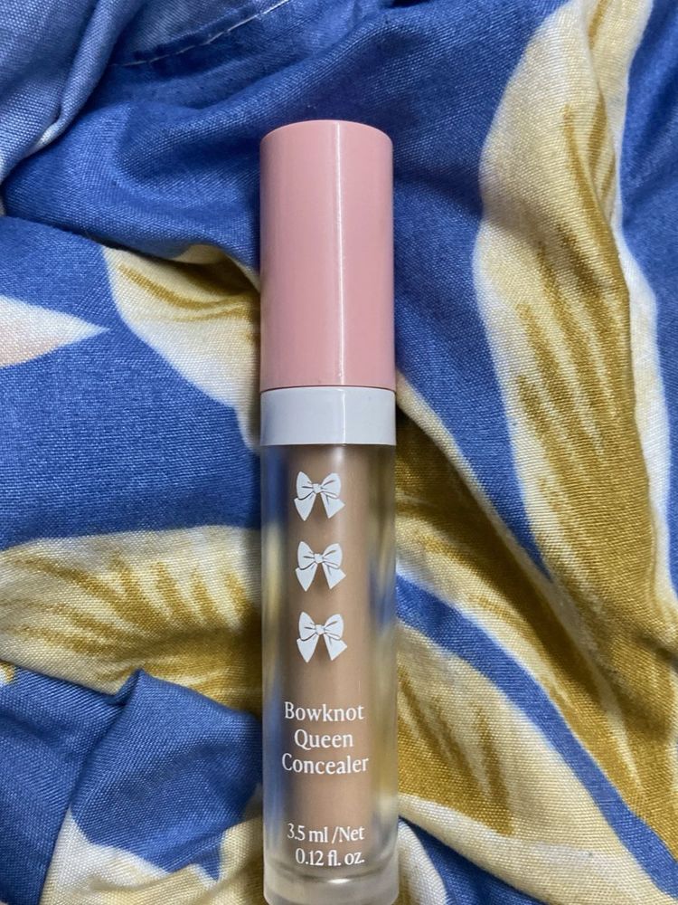 Bowknot Queen Concealer