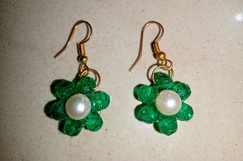 Beautiful Green Bead Earrings ✨
