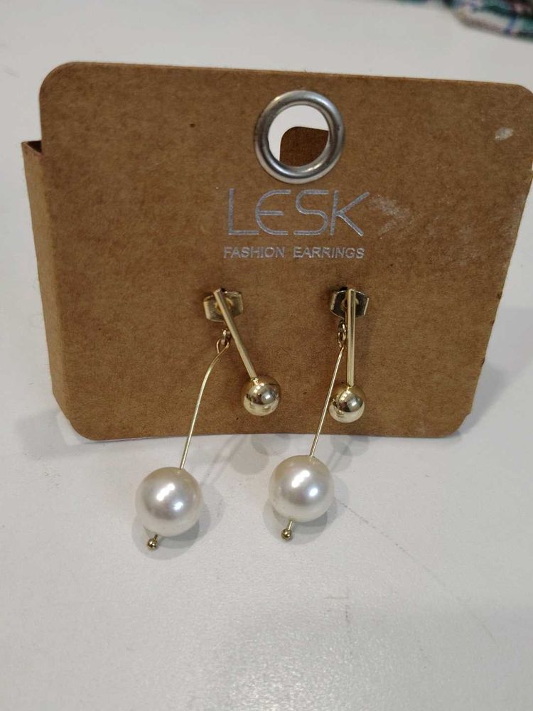 LESK Pearl Drop Earrings