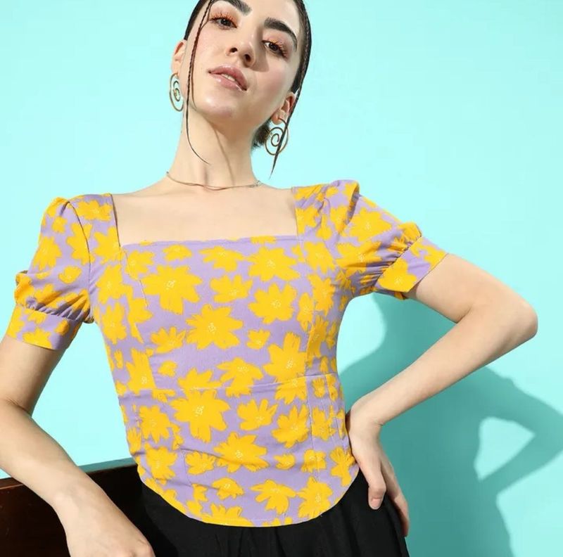 🌼New Bright Yellow Floral Top🌼