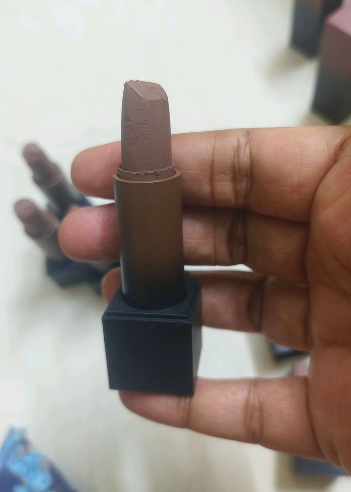 Huda Beauty Last Night Lipstick