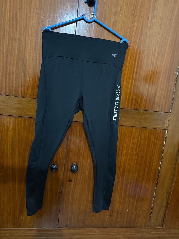 Performax Typographic Print leggings