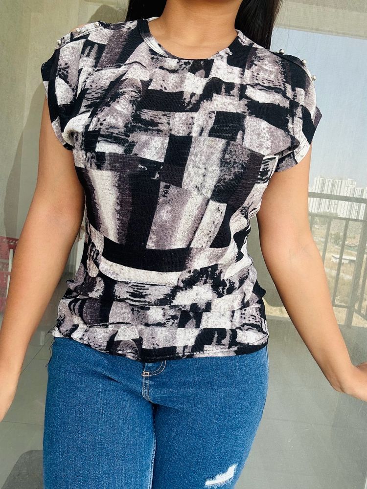 Classy Black And White Summer Top