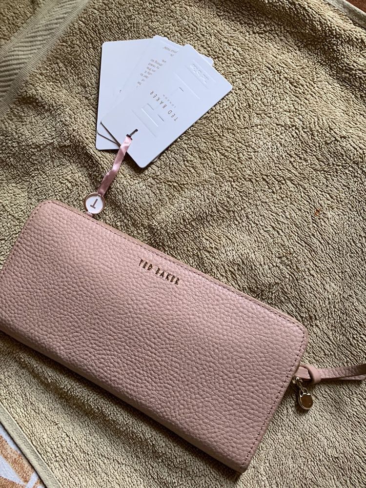🇨🇦 Ted Baker Brand New Clutch
