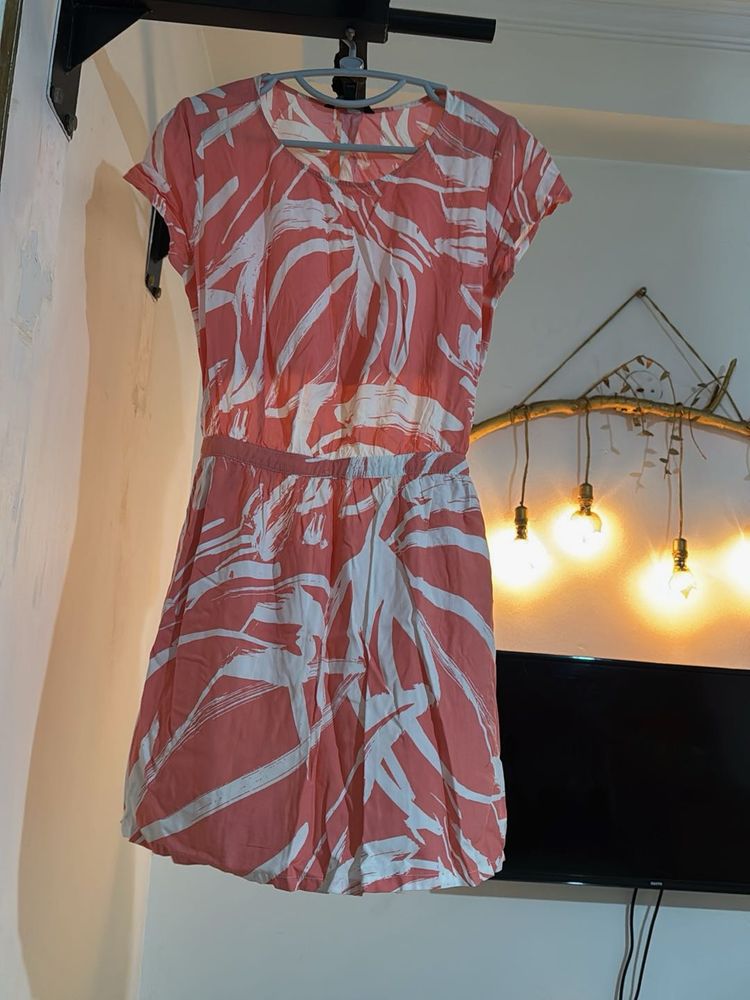 Super Cool Peach And White Dress